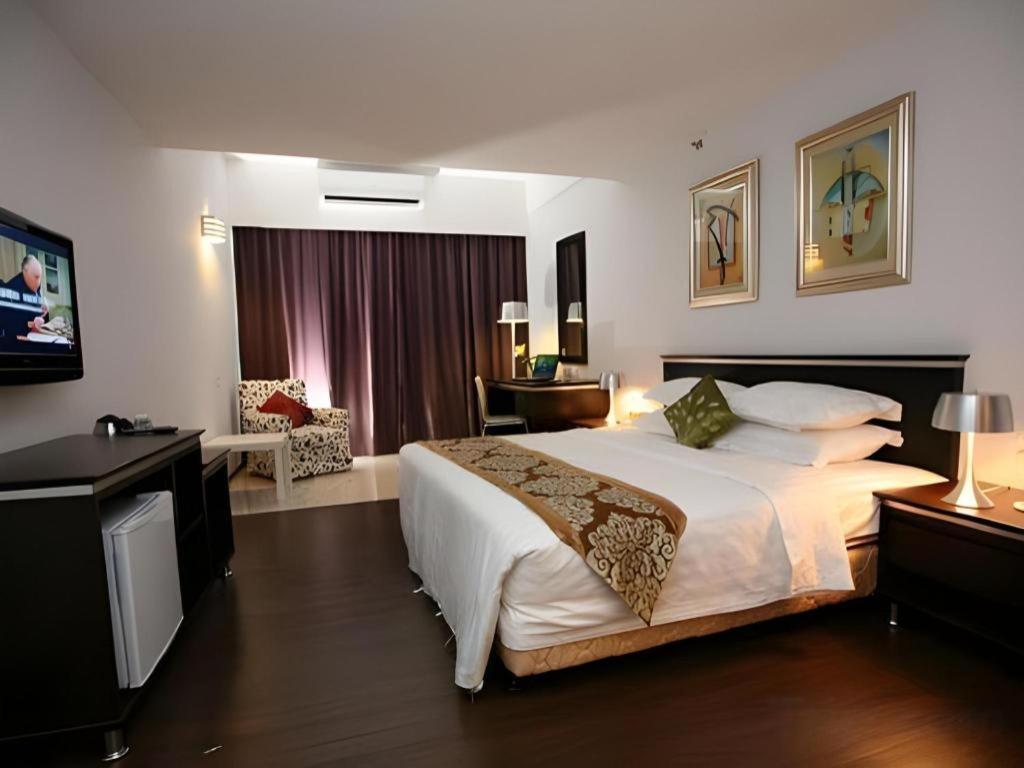 Ritz Garden Hotel Ipoh Buitenkant foto