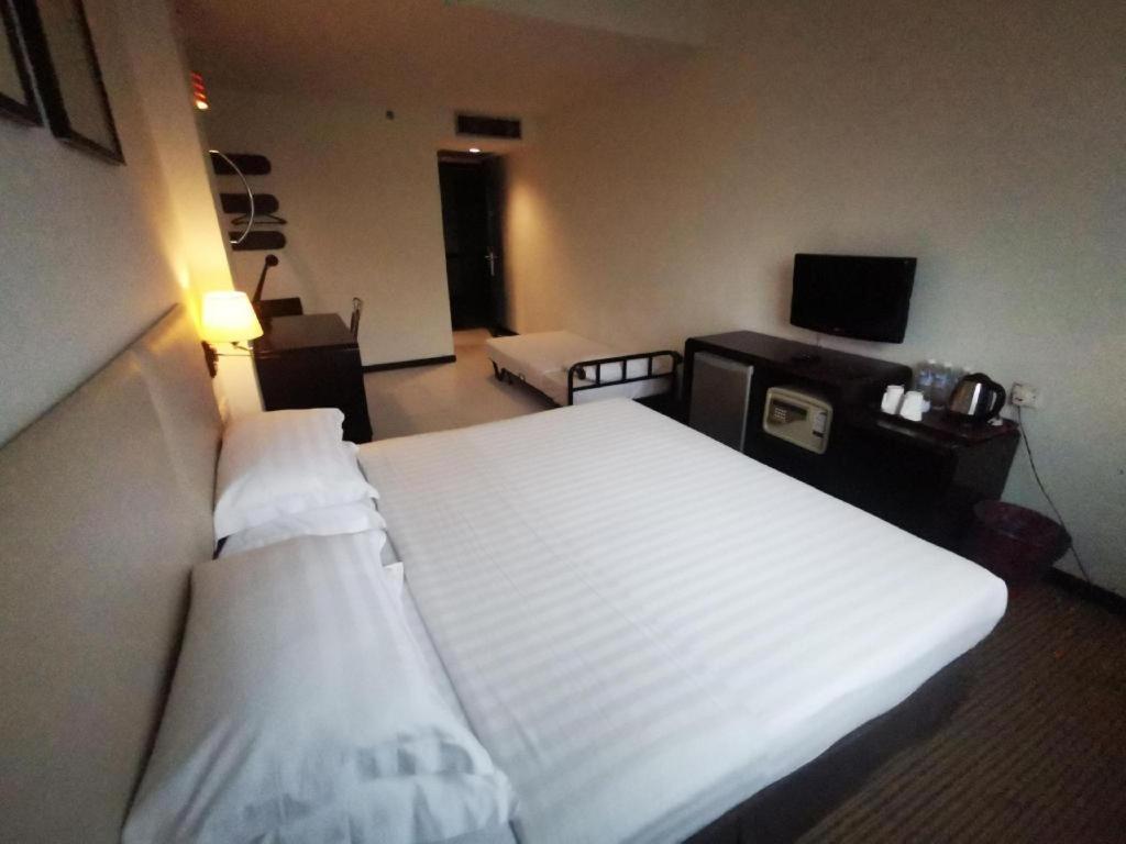 Ritz Garden Hotel Ipoh Buitenkant foto