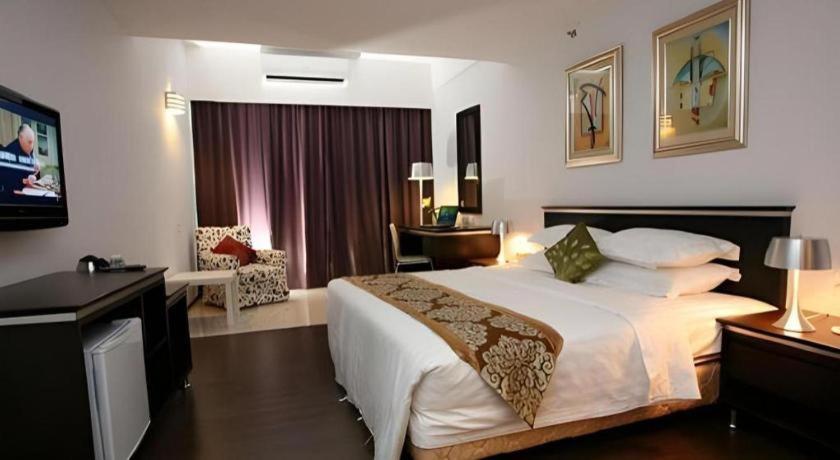 Ritz Garden Hotel Ipoh Buitenkant foto