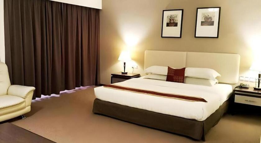 Ritz Garden Hotel Ipoh Buitenkant foto