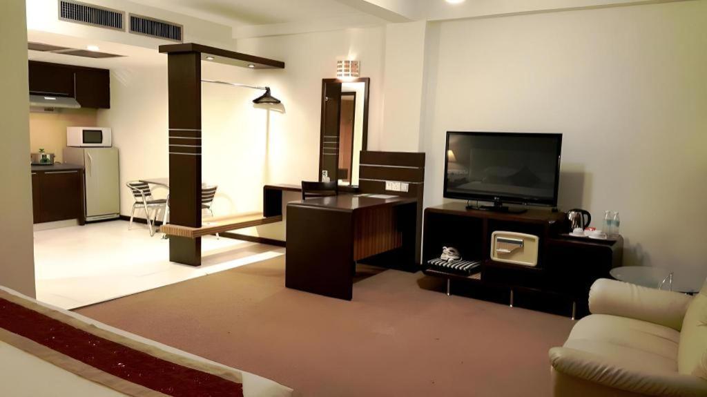 Ritz Garden Hotel Ipoh Buitenkant foto